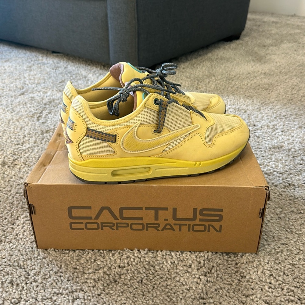 Travis Scott Nike Air Max 1 Cactus Jack Saturn Gold. Size 11.5